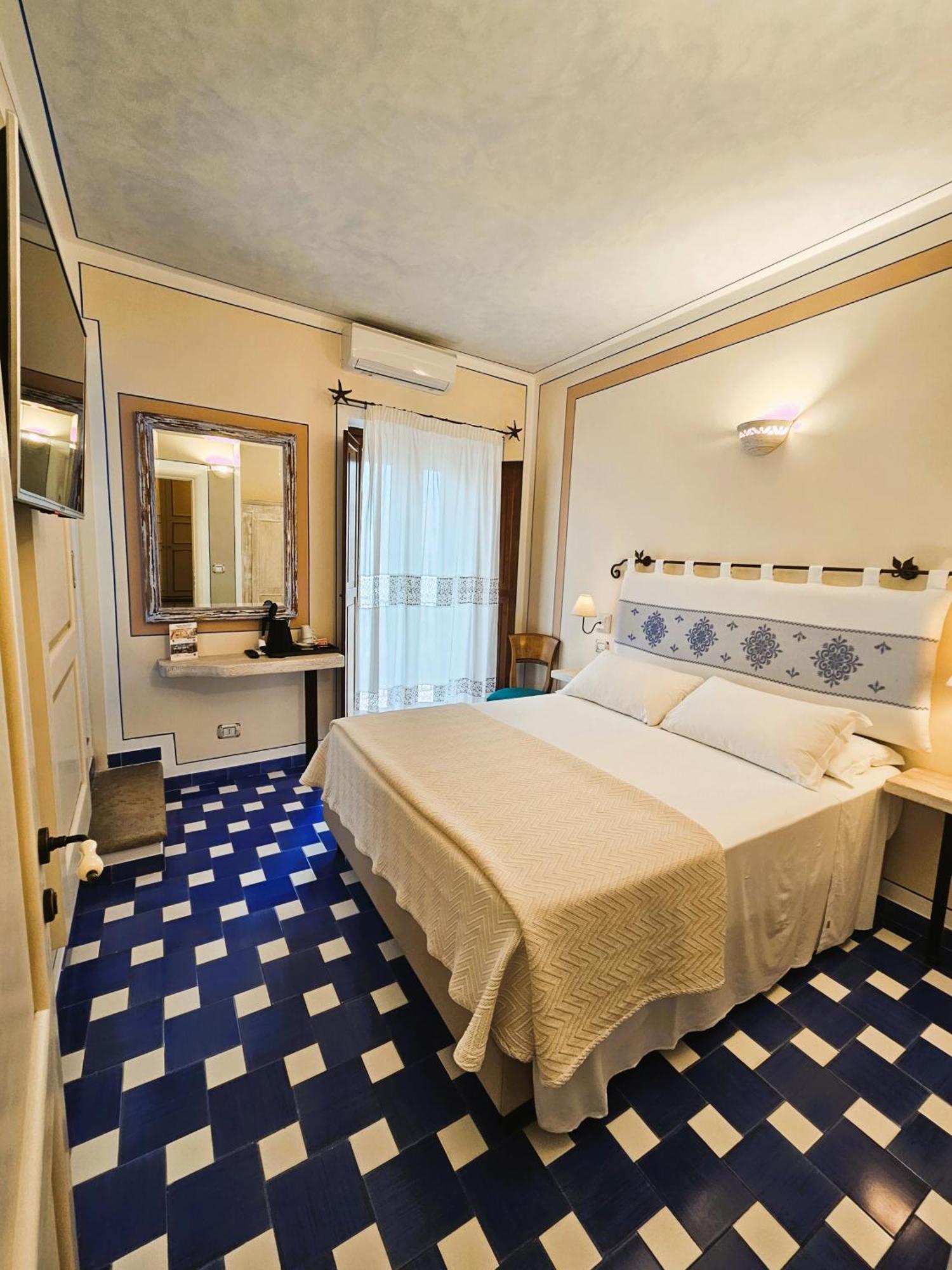 Residenza Sveva Bed and Breakfast Termoli Exteriör bild